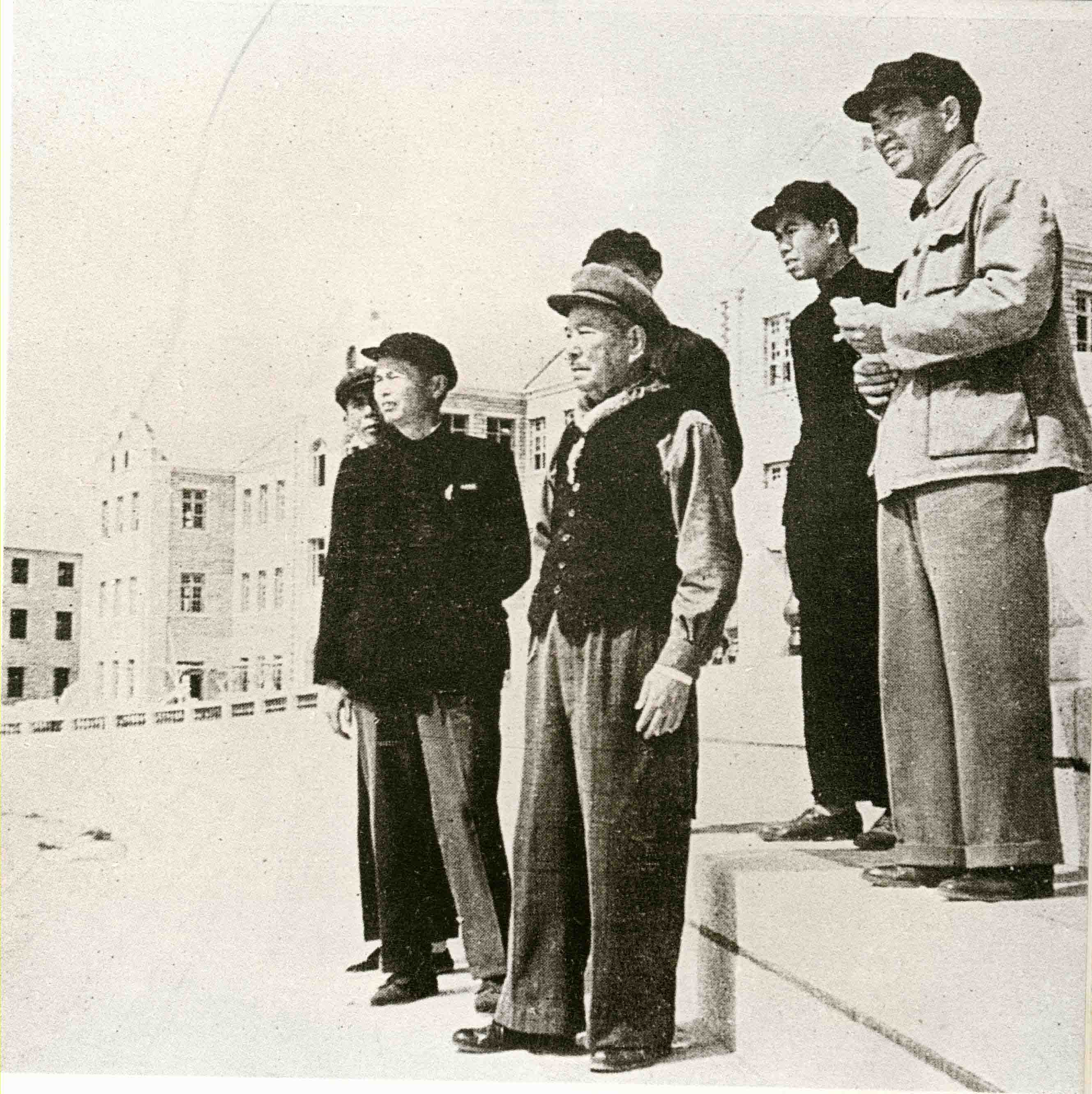 陈嘉庚视察厦门大学