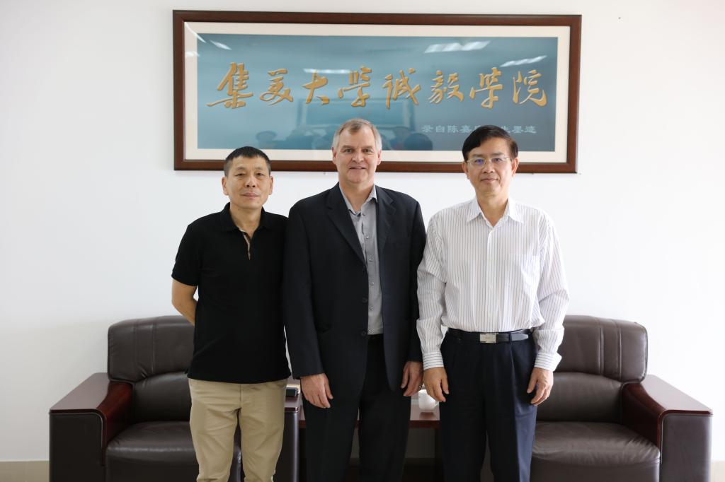 温哥华岛大学附属中学访问集美大学诚毅学院